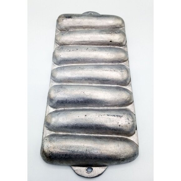 Vintage Cast Aluminum Cornbread Mold 7-Ear Corn Stick Pan Farmhouse Bakeware - Picture 9 of 14